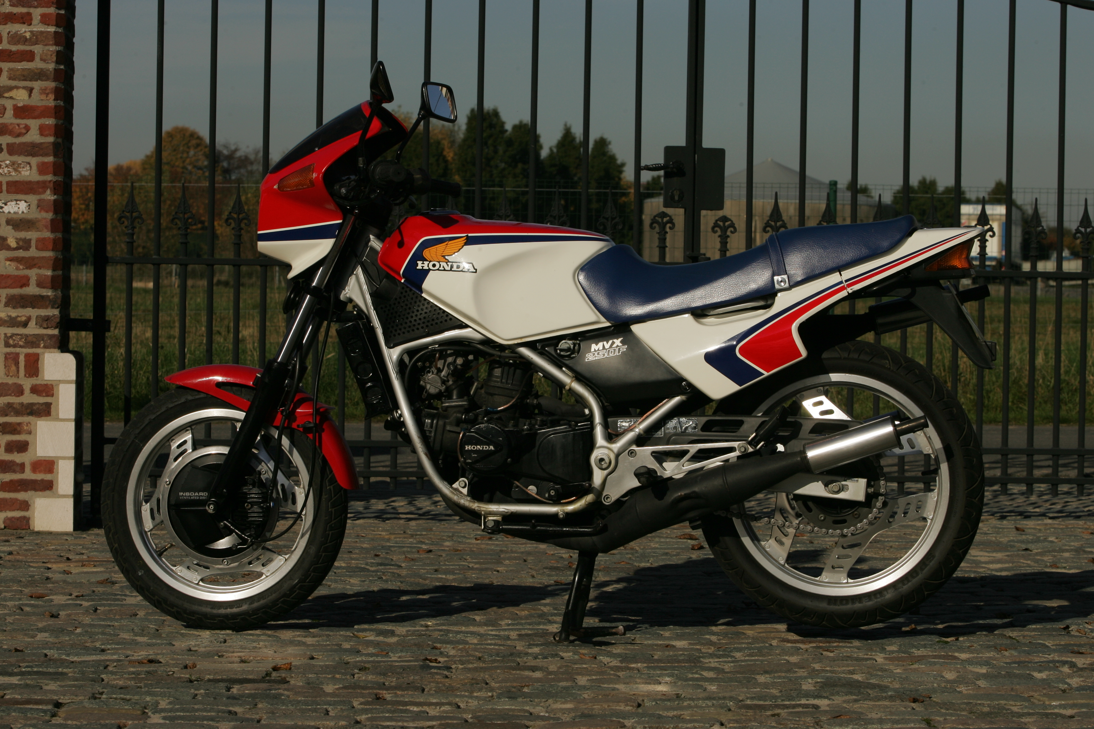 Honda MVX250F